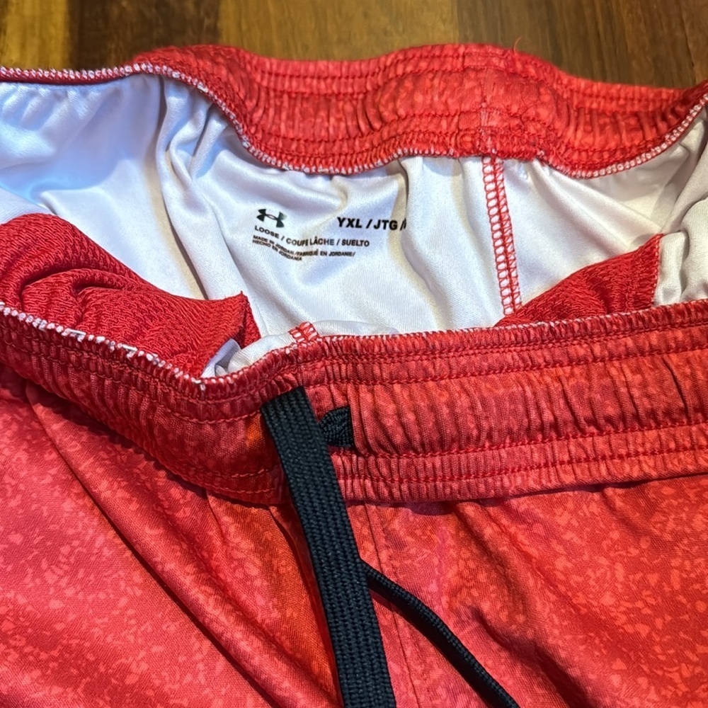 Under Armour Boy's XL Short - Picture 2 of 5